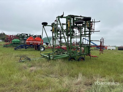 John Deere 1650 40 ft Cultivator