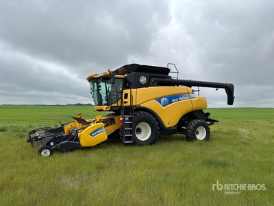 New Holland CR9060 Combine Harvester