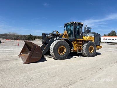 2014 John Deere 744K Pala gommata