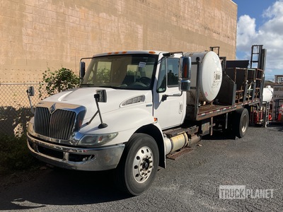 2008 International DuraStar 4400 4x2 4x2 Tanker Truck (Inoperable)