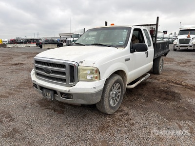 2006 Ford F-250 4x2 Extended Cab Flatbed Truck