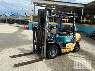 Komatsu FG25T-12 3750 lb Pneumatic Tire Forklift