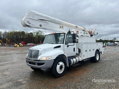 Altec AA55 on 2017 International 4300 4x2 Camion à godets