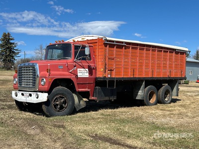 Ford 800 8x2 穀物用トラック