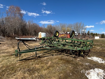 John Deere 1010 31 ft Cultivateur