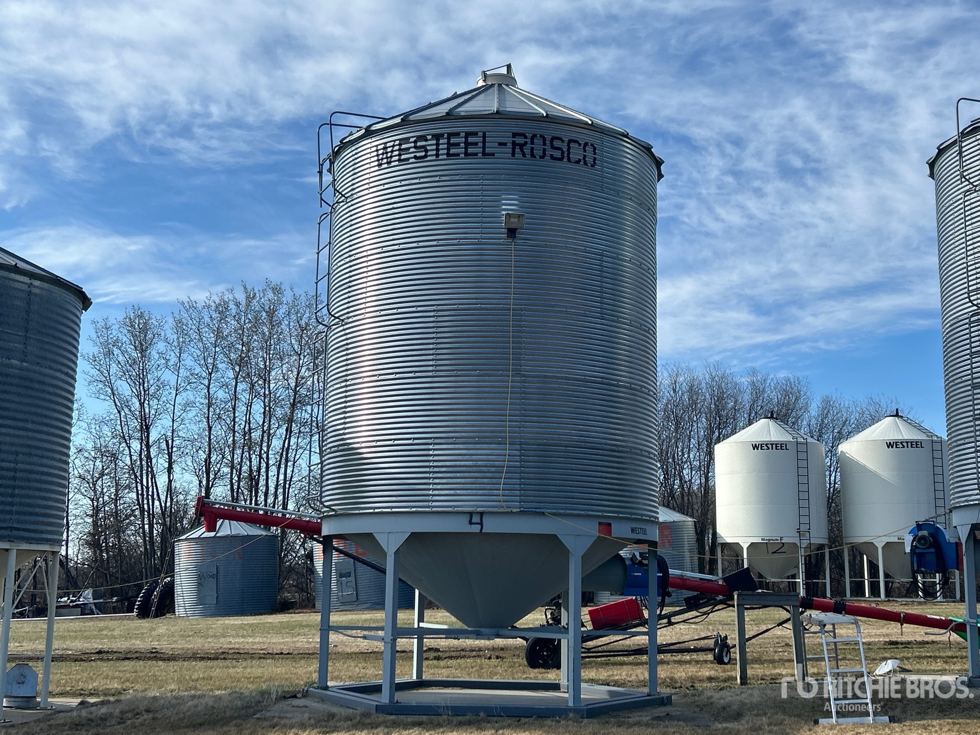 Westeel-Rosco +/- 2100 bu 6 Ring Grain Bin