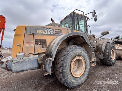 2016 Komatsu WA380-8 Pala gommata