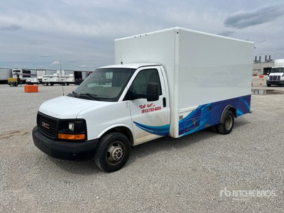 2017 GMC SAVANA G4500 4x2 Van Truck