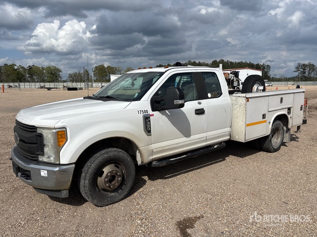2017 Ford F-350 4x2 Extended Cab Service Truck