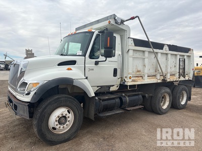 2004 International 7600 6x4 T/A Camión dumper