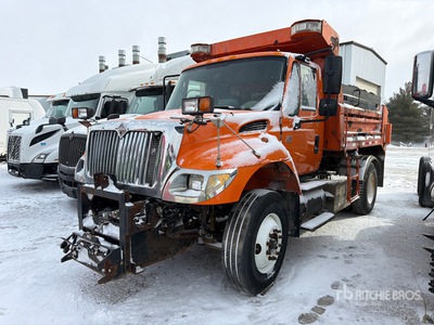2007 International 7400 4x2 Camion à benne basculante S/E
