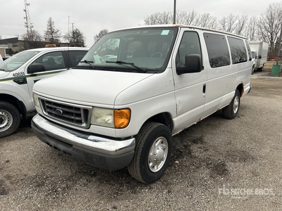 2006 Ford E-350 Van osobowy