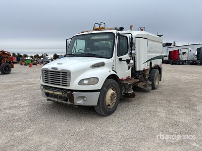 2014 Elgin Whirlwind on 2015 Freightliner M2 106 Camion balai