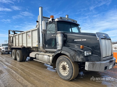 2002 Western Star 4900 T/A Spreader Truck