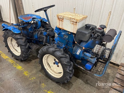 & Tool Carrier جرار ثنائي الدفع