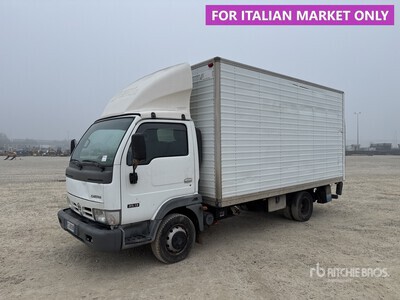 2005 Nissan Cabstar 35.13 Camion fourgon