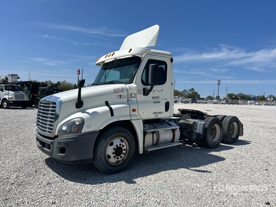 2014 Freightliner Cascadia 125 6x4 T/A Dagcabine Trekker