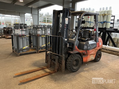 Toyota 7FGU25 4500 lb Pneumatic Tire Forklift