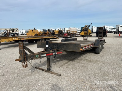 2009 Redi-Haul 22 ft Tri/A Remolque Portamaquinaria