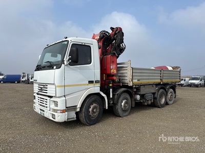 Fassi F300AXP.24 on Volvo 340 8x2 Camion-benne avec grue