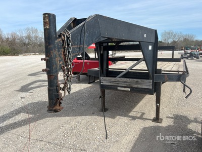 2000 Trailmaster 29 ft T/A Gooseneck Equipment Trailer