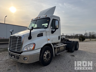 2016 Freightliner Cascadia 113 6x4 T/A Day Cab Truck Tractor