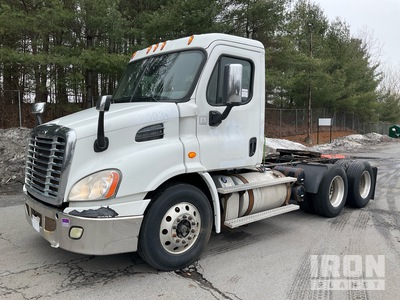 2015 Freightliner CA113 6x4 T/A Day Cab Truck Tractor