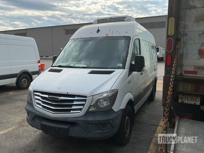 2015 Freightliner F2CA114 Refrigerated Furgoneta de carga