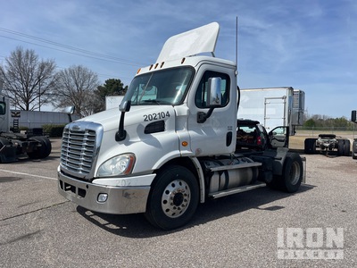 2012 Freightliner Cascadia 113 4x2 Day Cab Truck Tractor