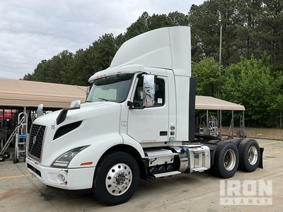 2020 Volvo VNR 6x4 T/A Dagcabine Trekker