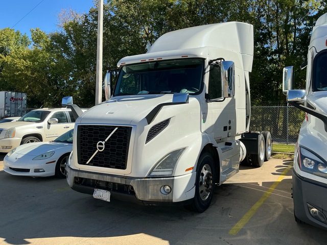 2020 Volvo VNR 6x4 T/A Sleeper Truck Tractor