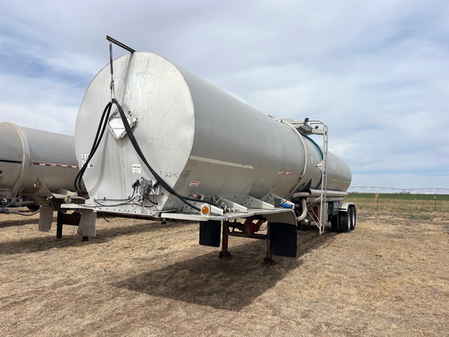1982 Trailmobile 8400 gal T/A Tanker Trailer