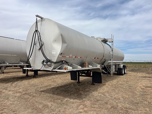 1982 Trailmobile 8400 gal T/A Tanker Trailer