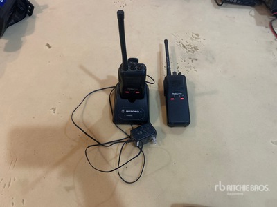 Quantity of (2) Motorola Radius ラジオ・トランシーバー