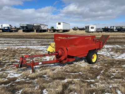 1982 New Holland 311 Presse à balles rectangulaires