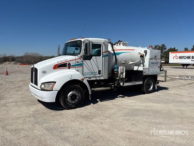 2009 Kenworth T300 4x2 صهريج شفاط