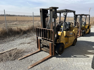 Cat GC40K 7600 lb Cushion Tire Forklift