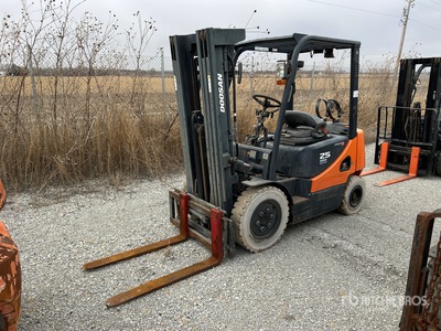 2014 Doosan G25P5 4600 lb Pneumatic Tire Forklift (Inoperable)