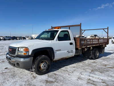 2006 GMC 4x2 Flatbed Truck