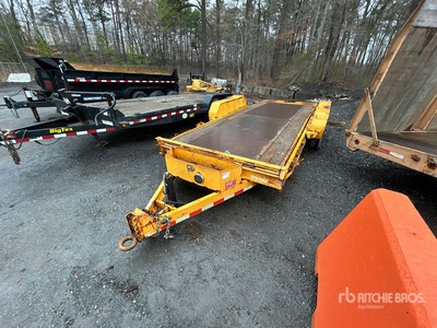 2015 NOVAE CORP 16 ft T/A Tilt Deck Trailer