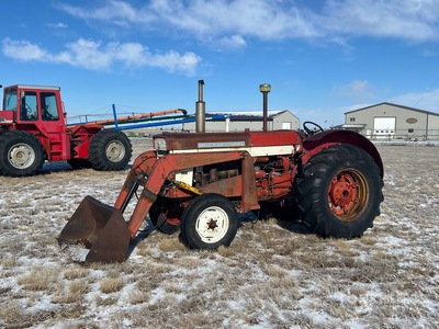 1959 International 560 Tracteur agricole 2WD