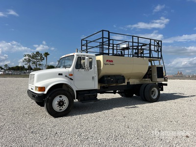 2000 International 4900 4x2 Hydroseeder Truck
