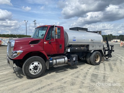 2016 Etnyre Black Topper Centennial 1500 gal on 2017 International 7300 4x2 Camión distribuidor de asfalto