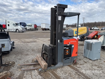 2015 Toyota 8BDRU15 3000 lb Reach Truck