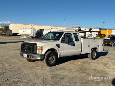 2009 Ford F-350 4x2 Extended Cab Utility Truck