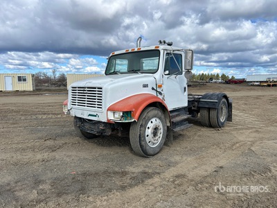 1995 International 4900 4x2 Versatile Hauler Truck