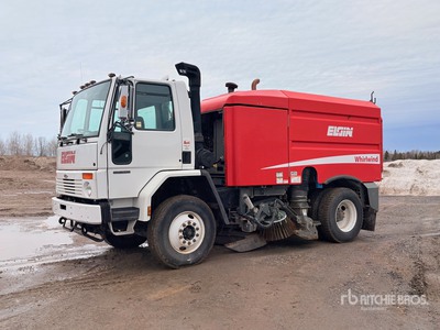 Elgin Whirlwind on 2006 Sterling SC8000 COE Camion balai