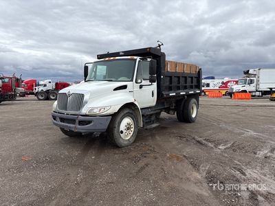 2009 International 4400 4x2 Camion à benne essieu simple