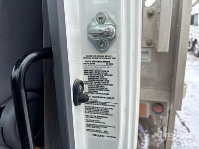 2017 Isuzu NRR 4x2 Table Top Truck