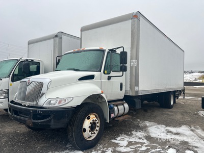 2018 International 4300 4x2 شاحنة فان